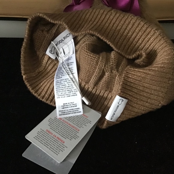 NWT URBAN OUTFITTERS Women Woolrich Navita Cable Beanie Hat Brown M